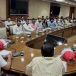 एक चिंगारी ने उजाड़ दिए 30 साल के सपने: रोहतक में भीषण आग से 9 दुकानें राख, दुकानदारों ने मांगी सरकारी मदद